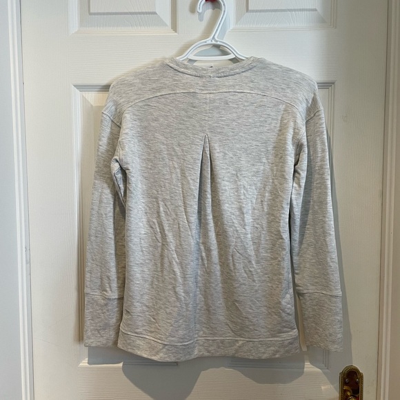 BNWT Youth sweater - Picture 3 of 3
